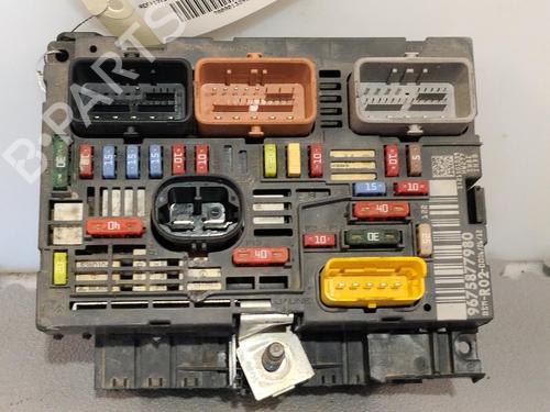Used Fuse box Fuse box 39213114 39213114