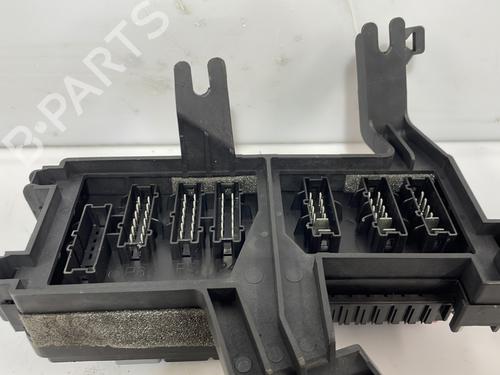 Used Fuse box Fuse box MERCEDES-BENZ R-CLASS (W251, V251) R 350 4-matic (251.065, 251.165) (272 hp) 25661628 25661628