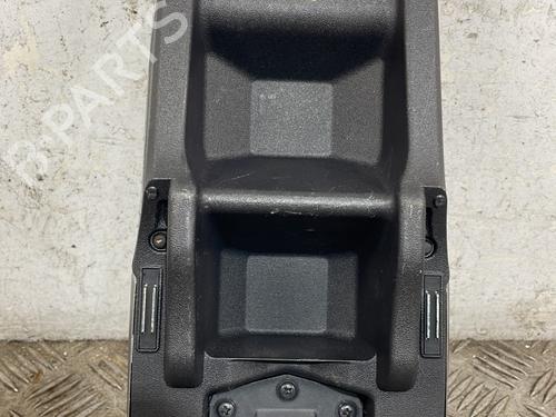 Used Armrest / Center console Armrest / Center console TOYOTA VERSO (_R2_) 1.6 D4-D (WAR20_) (112 hp) 25669365 25669365
