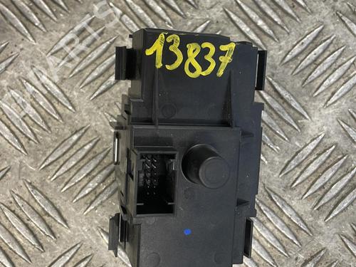 Used Headlight switch Headlight switch BMW 1 (E81) 118 d (143 hp) 25670389 25670389