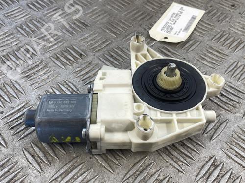 Rudehejsemotor bagstkærm venstre MERCEDES-BENZ E-CLASS (W212) E 220 CDI / BlueTEC (212.001, 212.002) (170 hp) 25661995
