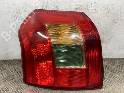 Venstre baglygte TOYOTA COROLLA (_E12_) 2.0 D-4D (CDE120R, CDE120L_) (116 hp) 25669287