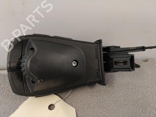 switch-renault-megane-iv-hatchback-b9amn_-2015-38562775 main image