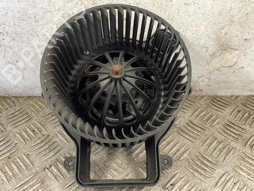 Used Heater blower motor PEUGEOT 3008 I MPV (0U_) 1.6 HDi (114 hp) 25669400
