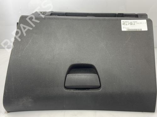 Handskerum PEUGEOT 208 I (CA_, CC_) 1.2 VTI 82 (82 hp) 25669024