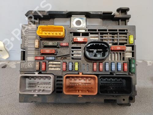 Used Fuse box Fuse box 37263565 37263565