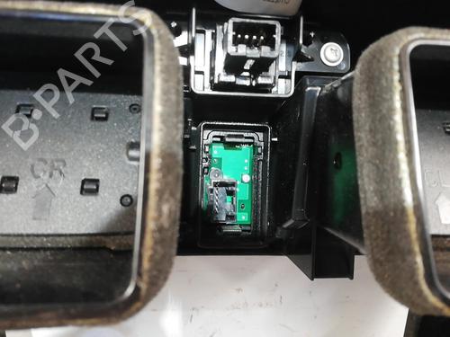 climate-control-nissan-pulsar-hatchback-c13-2014-25665153 main image