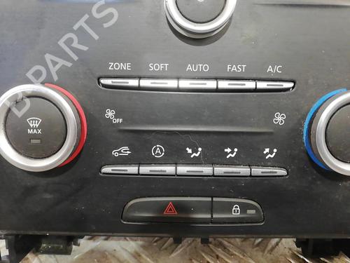 display-monitor-renault-megane-iv-hatchback-b9amn_-2015-25669970 main image