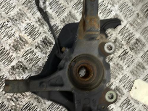 Left front steering knuckle FIAT 500L (351_, 352_) 1.6 D Multijet (199LYD1B) | BP25663163M25