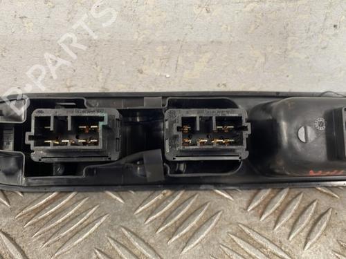 Used Left front window switch Left front window switch PEUGEOT 307 (3A/C) 2.0 HDi 110 (107 hp) 25662008 25662008