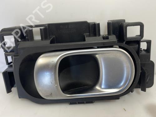 Venstre bak invendig håndtak CITROËN C4 CACTUS 1.2 THP 110 (110 hp) 28361044