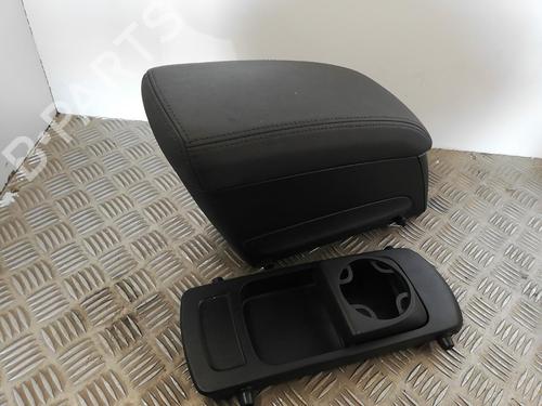 Used Armrest / Center console OPEL MERIVA B MPV (S10) 1.3 CDTI (75) (95 hp) 25668061