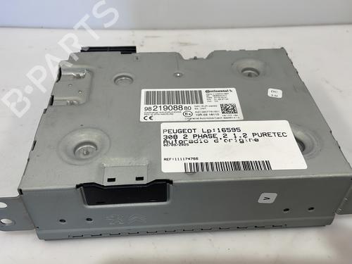 Used Radio Radio PEUGEOT 208 II (UB_, UP_, UW_, UJ_) e-208 (136 hp) 28429472 28429472