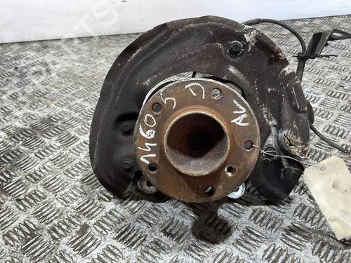 Used Right front steering knuckle Right front steering knuckle BMW 1 Convertible (E88) 118 d (143 hp) 25670462 25670462