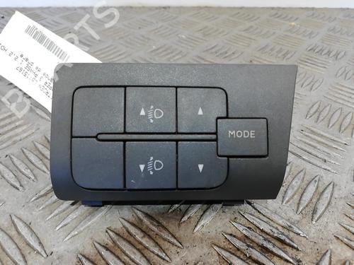 Used Headlight switch Headlight switch CITROËN JUMPER II Van 2.2 HDi 130 (130 hp) 25667820 25667820