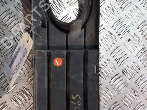 Used Grille RENAULT SCÉNIC II (JM0/1_) 1.9 dCi (JM0G, JM12, JM1G, JM2C) (120 hp) 25663759