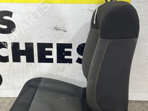 Right front seat CITROËN C4 CACTUS 1.6 HDi 90 | BP25667388C16