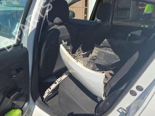 rear-right-seatbelt-dacia-sandero-ii-2012-34045824 main image