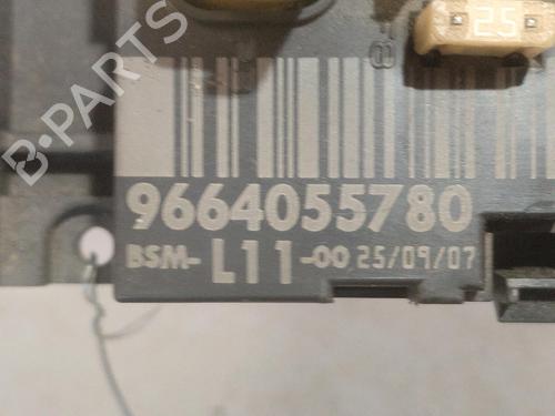 Used Fuse box Fuse box 38677378 38677378