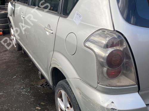 Right headlight TOYOTA COROLLA Verso (ZER_, ZZE12_, R1_) 2.0 D-4D (CUR10_, CUR10R) | BP25668036C29 