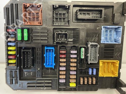 Caja reles / fusibles CITROËN C4 III (BA_, BB_, BC_) 1.2 PureTech 130 (BAHNSA, BAHNSB) (130 hp) 25666671