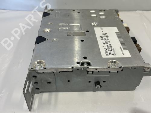 Used Radio Radio RENAULT TALISMAN Grandtour (KP_) 1.3 TCe 160 (KPNC) (158 hp) 33273701 33273701