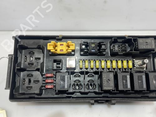 Used Fuse box JEEP GRAND CHEROKEE III (WH, WK) 3.0 CRD 4x4 (218 hp) 25664071