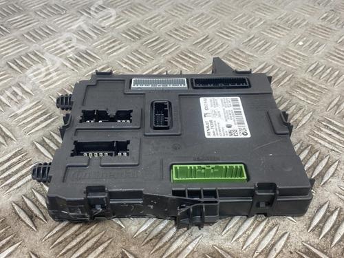 Caixa de fusíveis RENAULT MEGANE IV Hatchback (B9A/M/N_) 1.6 TCe 205 (B9MV) (205 hp) 25665294