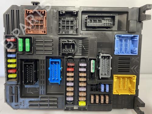 Used Fuse box CITROËN C3 III Van (SX_, SY_) BlueHDi 100 (102 hp) 25866693