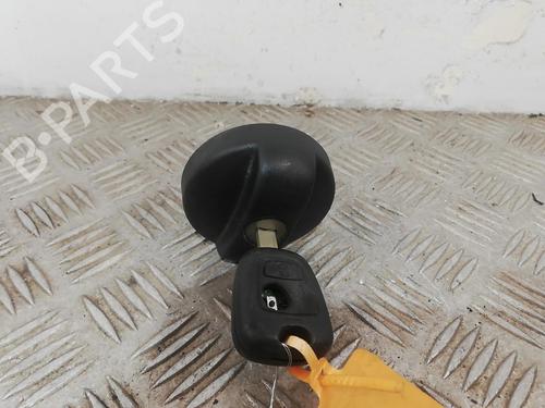 Używane Korek wlewu paliwa PEUGEOT 307 (3A/C) 1.6 HDi 110 (109 hp) 25664811