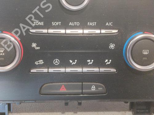 display-monitor-renault-megane-iv-hatchback-b9amn_-2015-38677366 main image
