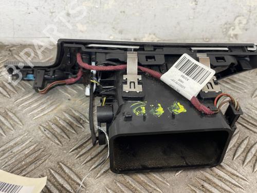 air-vent-mercedes-benz-e-class-w212-2009-2010-2011-2012-2013-2014-2015-2016-25669464 main image