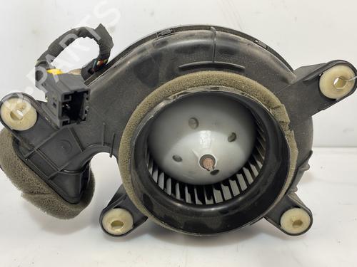 Used Heater blower motor PEUGEOT 3008 I MPV (0U_) 2.0 HDi Hybrid4 (0URHCA) (200 hp) 25668312