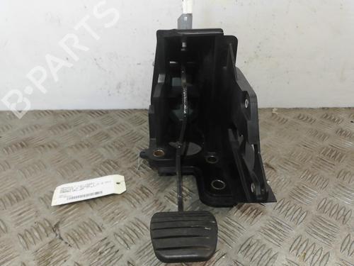 Used Break pedal Break pedal RENAULT MASTER III Van (FV) 2.3 dCi 100 FWD (FV0A, FV0B, FV0G, FV0K, FV0H) (101 hp) 25667442 25667442