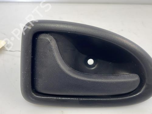 Venstre foran invendig håndtak RENAULT CLIO II (BB_, CB_) 1.5 dCi (B/CB07) (65 hp) 25666627