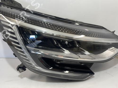 Used Right headlight RENAULT MEGANE IV Hatchback (B9A/M/N_) 1.5 dCi 110 (B9A3) (110 hp) 28197114