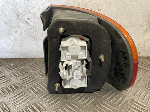 Venstre Baklys Venstre Baklys FIAT PUNTO Convertible (176_) 85 16V 1.2 (86 hp) 25664336 25664336