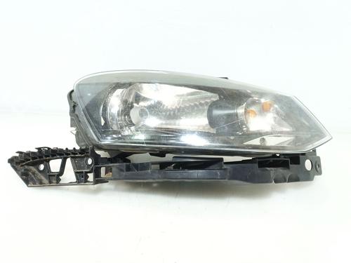 Used Right headlight VW POLO V (6R1, 6C1) 1.2 TDI (75 hp) 31824780