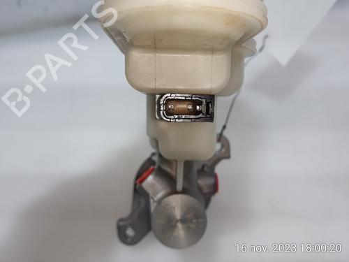 Brake master cylinder RENAULT KOLEOS I (HY_) 2.0 dCi 4x4 (HY0K) | BP16022832M77 