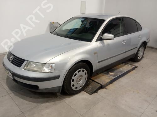 Venstre foran invendig håndtak VW PASSAT B5 (3B2) 1.8 | BP16554787I13 
