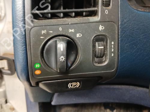 Used Headlight switch MERCEDES-BENZ E-CLASS (W210) E 290 Turbo-D (210.017) (129 hp) 28419059