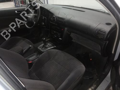 Venstre foran invendig håndtak VW PASSAT B5 (3B2) 1.8 | BP16554787I13 