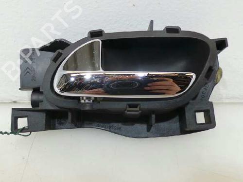 Used Rear left interior door handle PEUGEOT 407 (6D_) 2.0 HDi 135 (6DRHRH, 6DRHRE, 6DRHRG, 6DRHRJ) (136 hp) 4465512