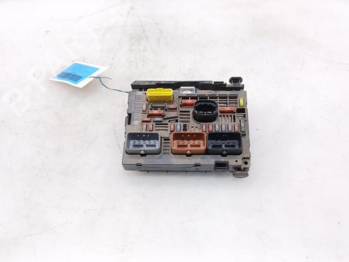 Used Fuse box Fuse box 38949012 38949012