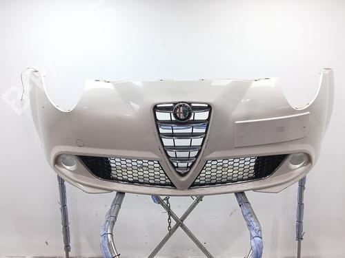 Used Front bumper Front bumper ALFA ROMEO MITO (955_) 1.3 MultiJet (955AXP1A, 955AYC1A) (95 hp) 33816301 33816301
