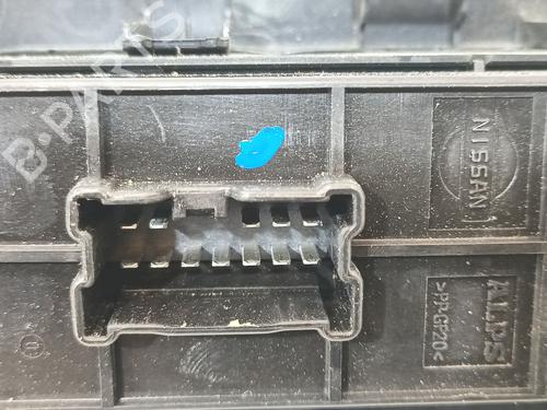 Right front window switch NISSAN JUKE (F15) 1.2 DIG-T | BP26657851I26 