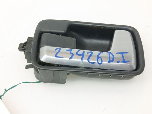 Used Front left interior door handle LAND ROVER DISCOVERY III (L319) 2.7 TD 4x4 (190 hp) 27341470
