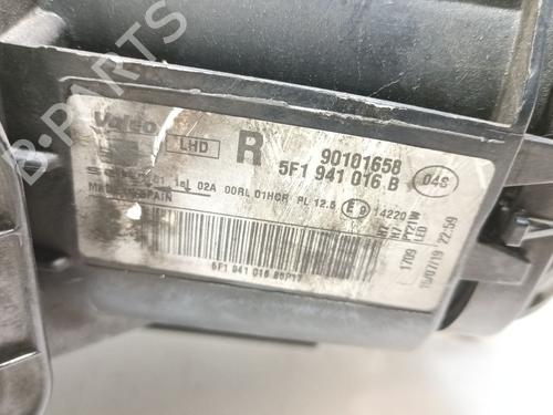 Right headlight SEAT LEON (5F1) 1.5 TGi | BP31824782C29 