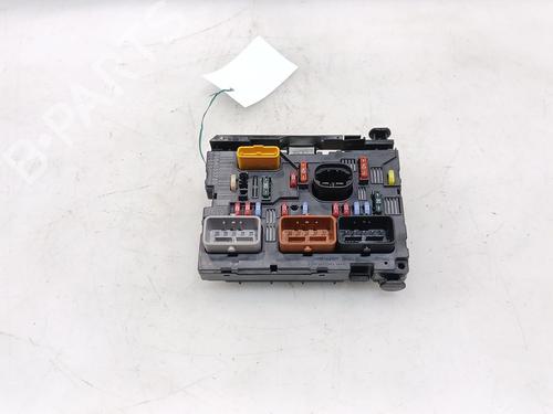 Used Fuse box Fuse box 38950504 38950504