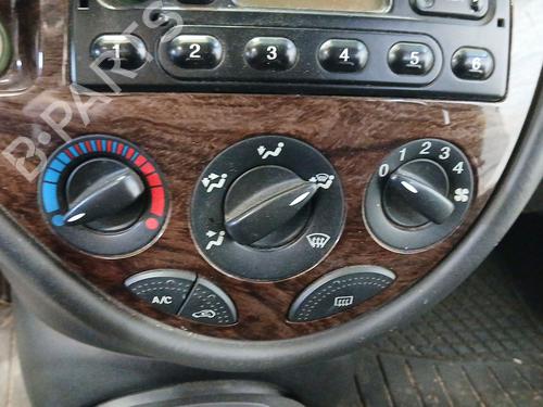 AC Styreenhet / Manøvreringsenhet FORD FOCUS I Saloon (DFW) [1999-2009]  28421197